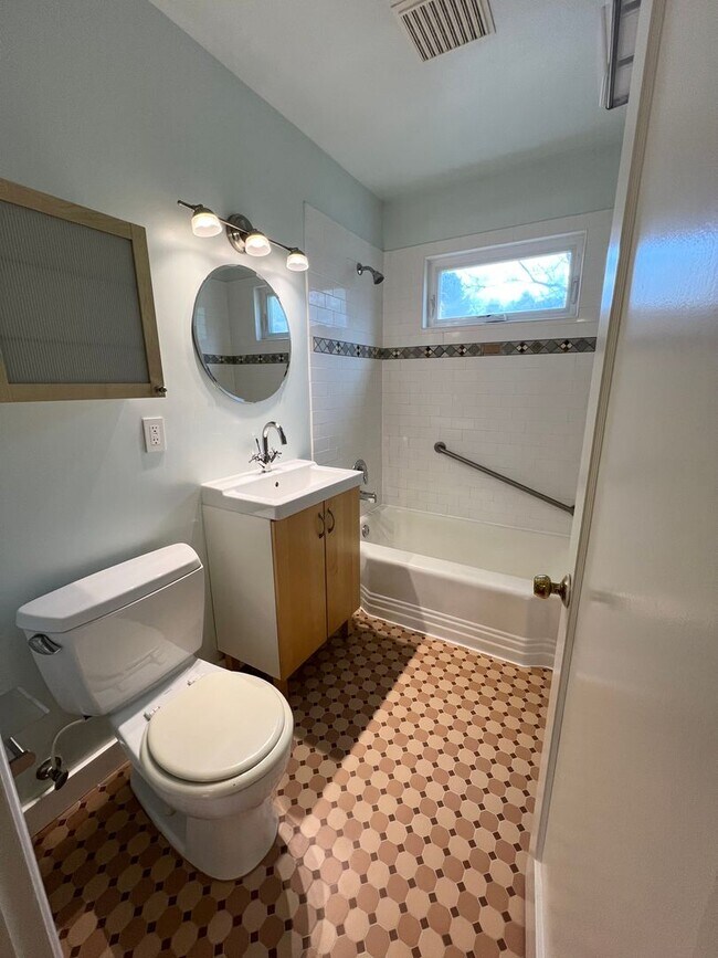 Building Photo - S0349