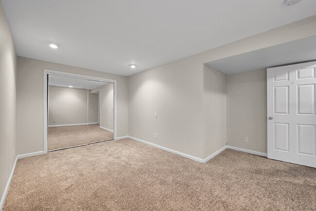 Building Photo - $2,095.00, 3-bed + Bonus room, 2.5 bath, l...