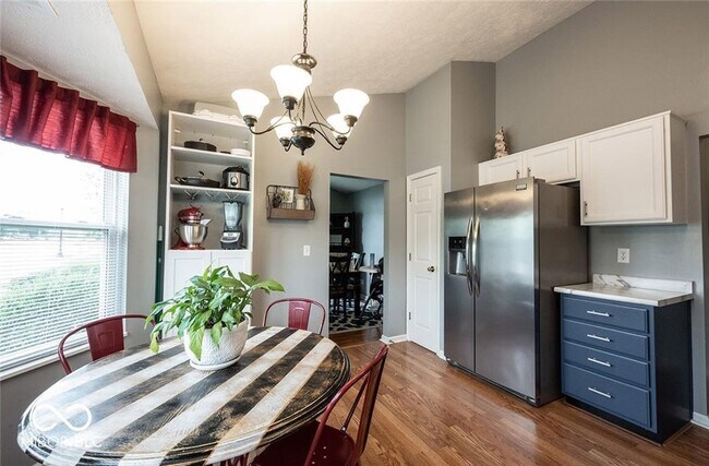 Building Photo - 9960 S Redmond Ct