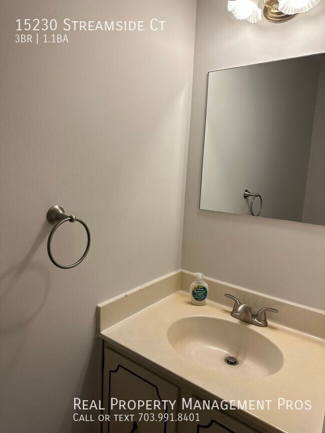 Building Photo - 15230 Streamside Ct