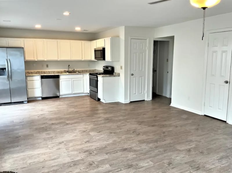 Building Photo - 1803 Shoreline Dr