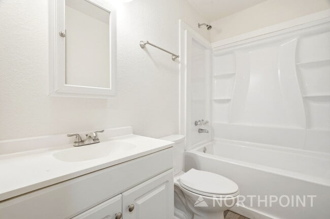 Building Photo - 3 BR/2BA | Updated Single Family Home | 2-Car Garage Parking | Fenced backyard!