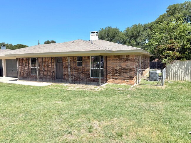 Building Photo - 1114 Rhonda Lee St