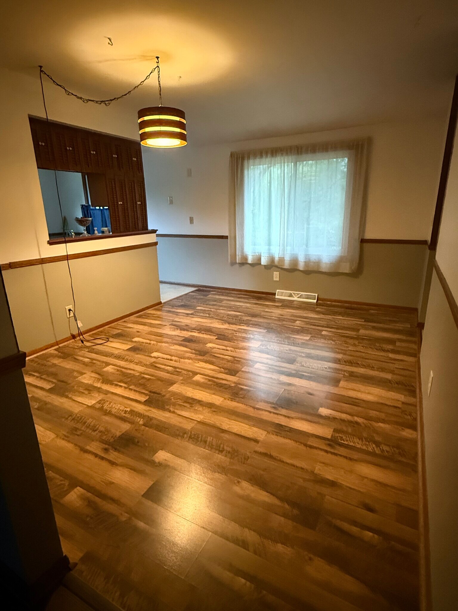 Family Room - 485 Hillcrest Rd