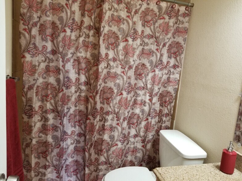 Main Hall Bath - Partial View - 7141 Quivas