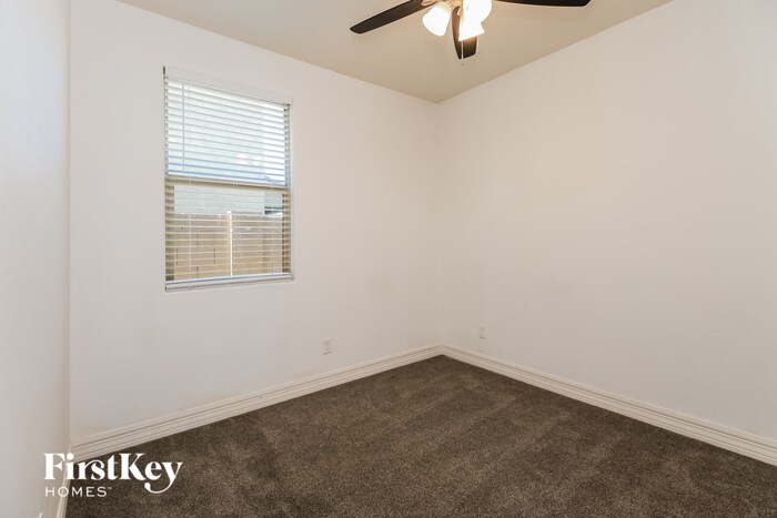 Building Photo - 200 E Toscana Dr