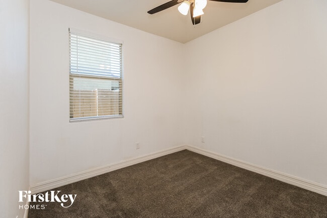 Building Photo - 200 E Toscana Dr