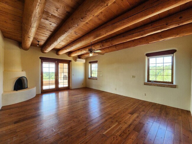 Building Photo - 4 Palentine Rd