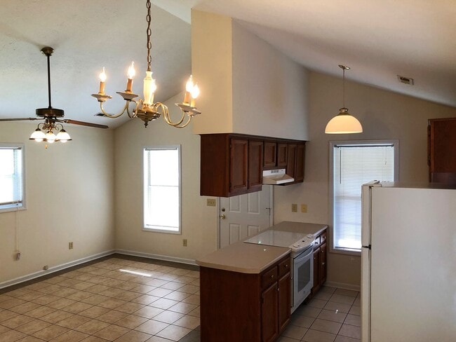 Building Photo - Great Bungalow in 28409! 2 Bed / 2 Bath