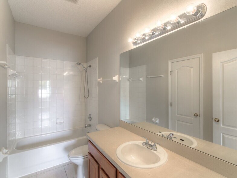 Building Photo - 553 Jasmine Bloom Dr