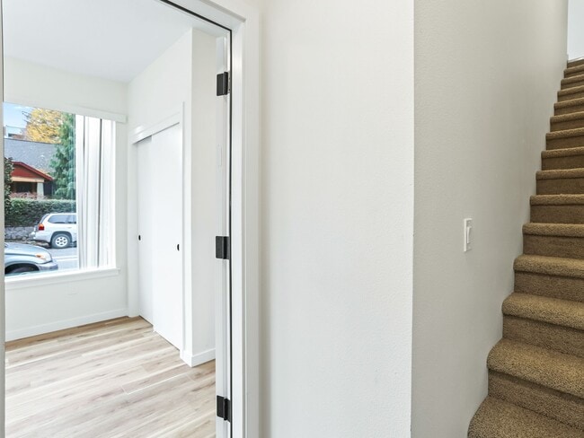 Building Photo - Vancouver Townhouses