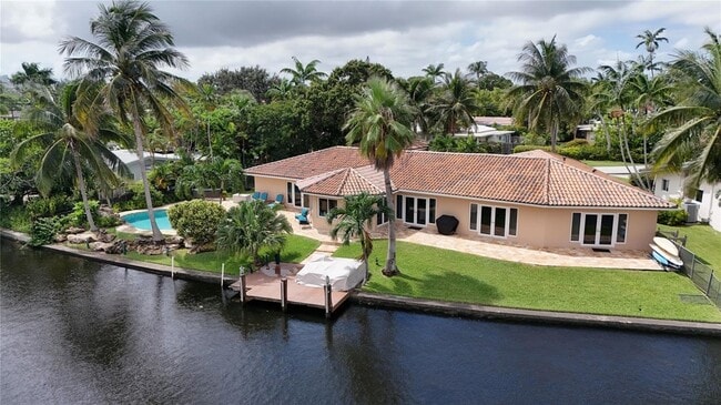 Building Photo - 1925 Coral Gardens Dr