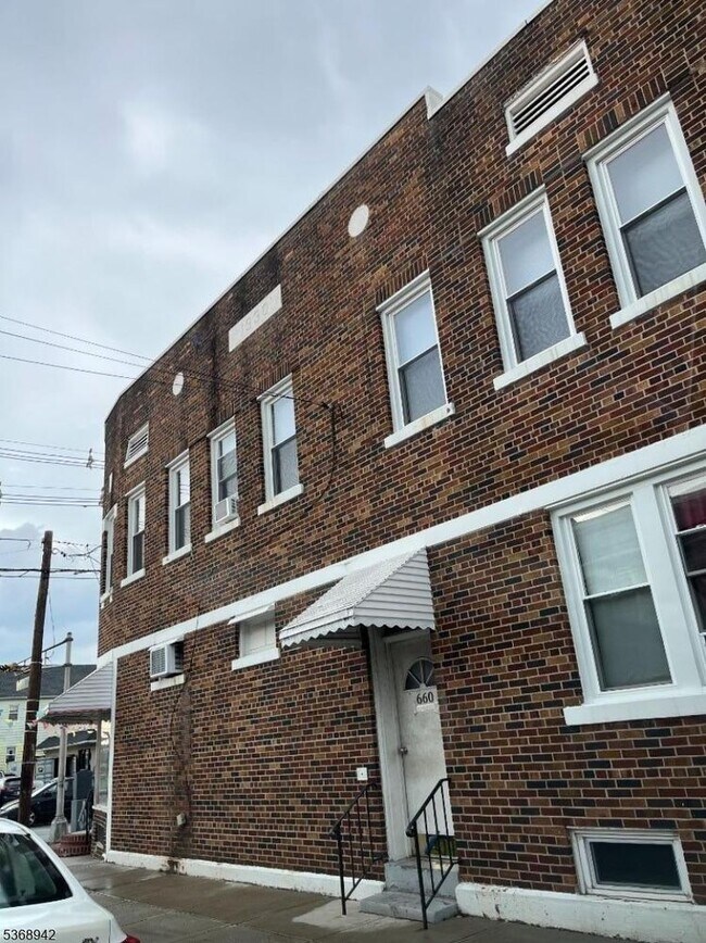 Primary Photo - 660 Summer St
