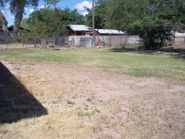 Building Photo - 3BR, 1BA, carport