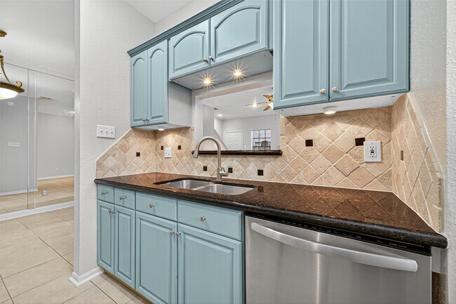 Building Photo - 9850 Pagewood Ln