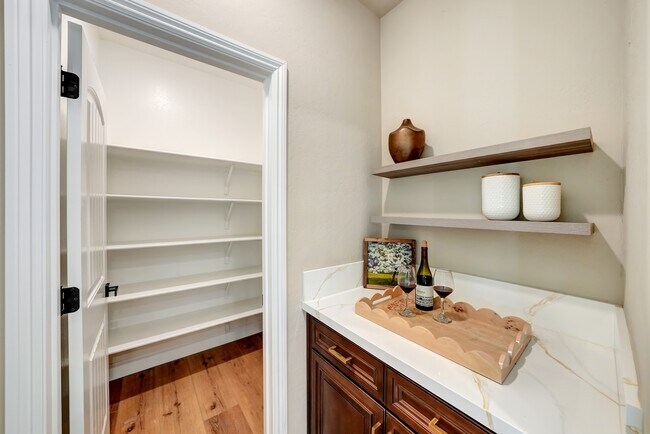 Building Photo - 137 N Un St