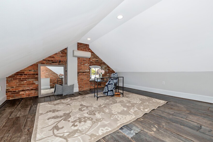 Finished 3rd lvl - 6 W 4th St