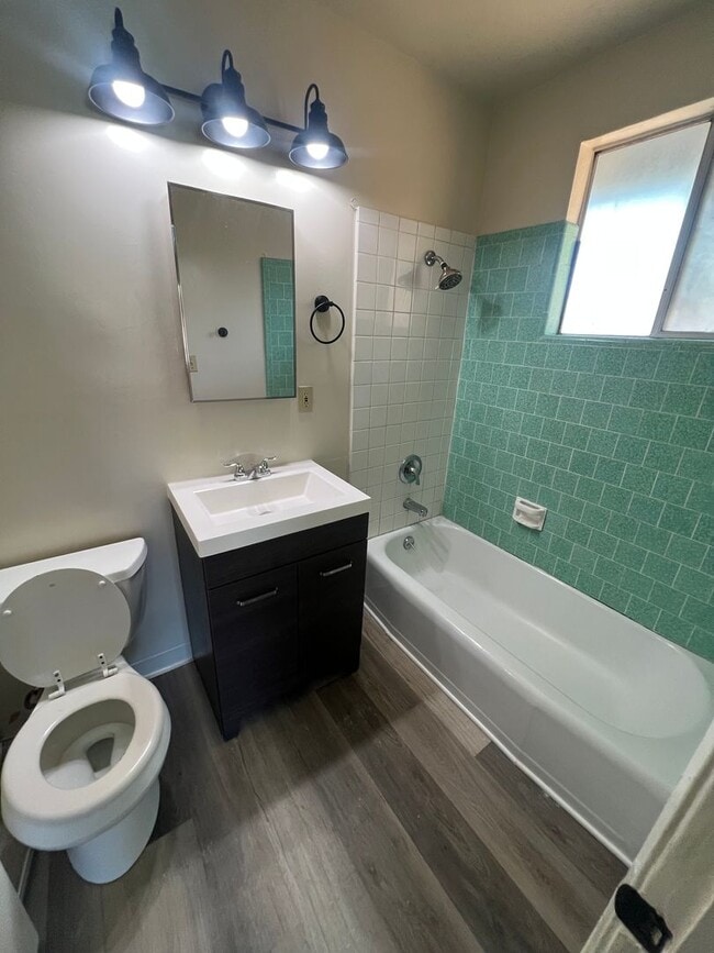 Building Photo - Oroville one bed one bath duplex for rent.