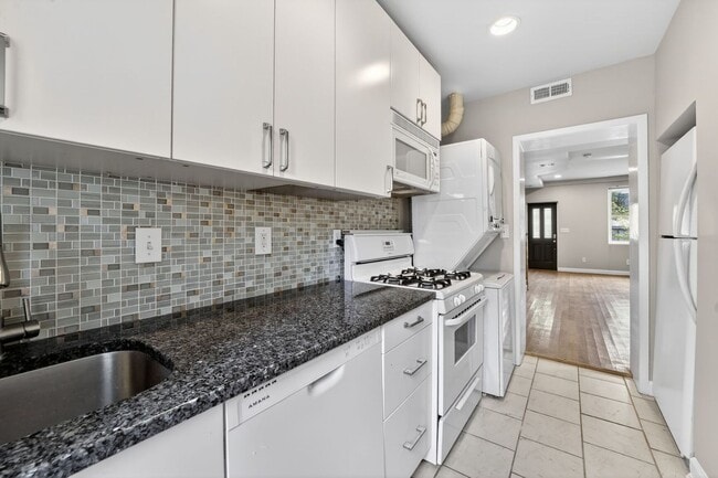 Building Photo - 1028 4th St NE