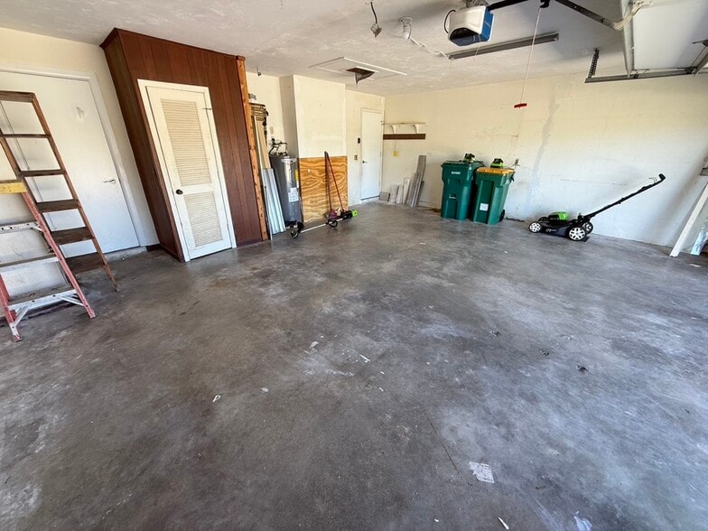 Building Photo - 381 Ortega Ln
