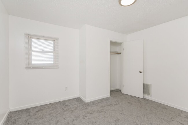 Building Photo - 137 Pleasant Ave