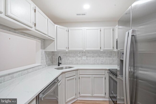 Building Photo - 4617A Aberdeen Dr