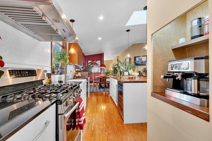 Skylights, wine fridge, ctr island! - 171 Comanche