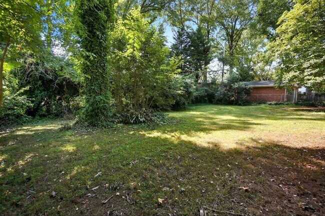 Building Photo - 332 Seneca Pl