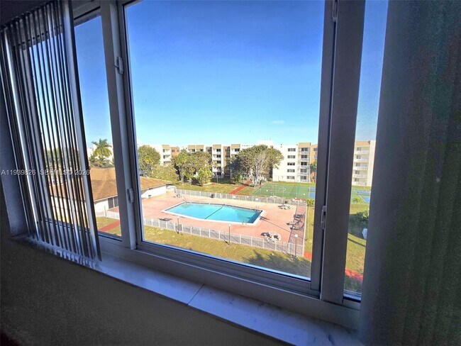 Building Photo - 6960 Miami Gardens Dr