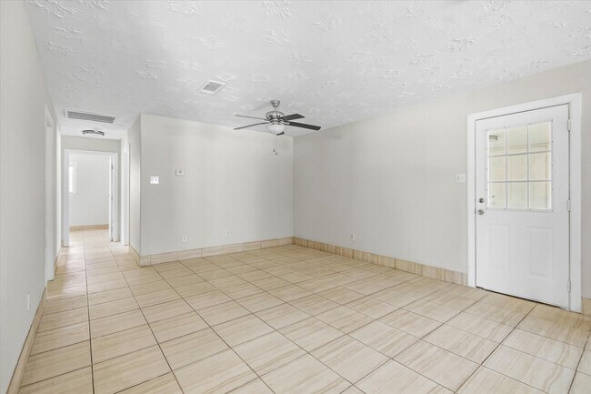 Building Photo - 501 Ladd St