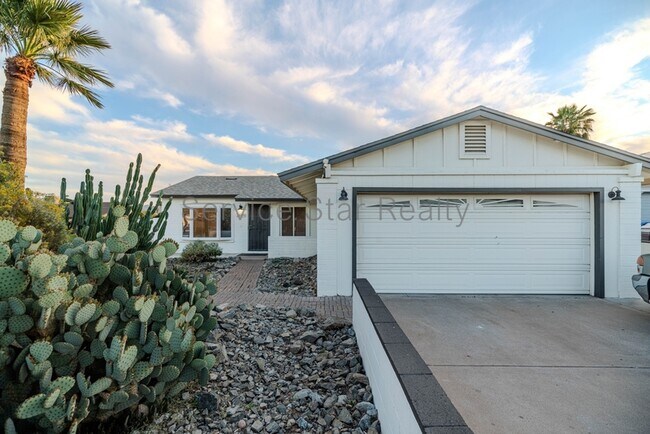 Building Photo - 2609 E Aster Dr