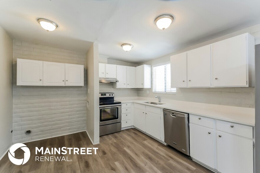 Building Photo - 7321 E Lakeside Dr