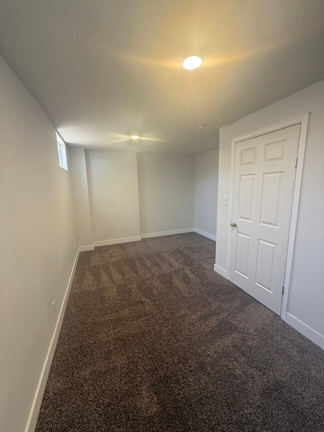 Building Photo - Large Brick Ranch with Huge yard