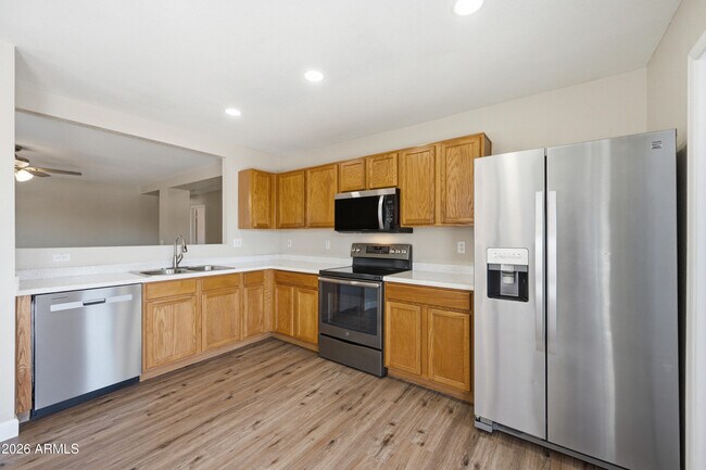 Building Photo - 2851 E Cherry Hills Dr