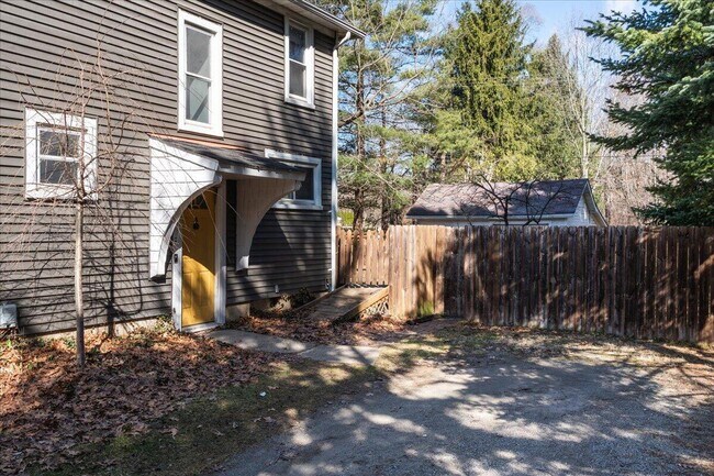 Building Photo - 751 Holmes Rd