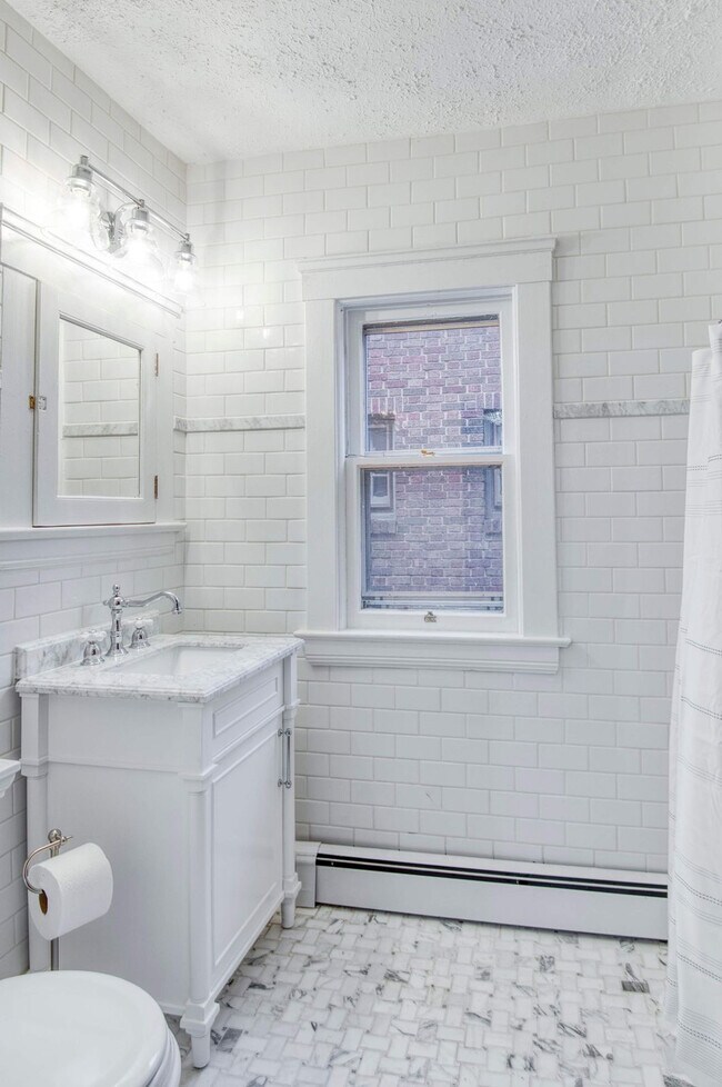 Building Photo - 3073 Fairmount Blvd