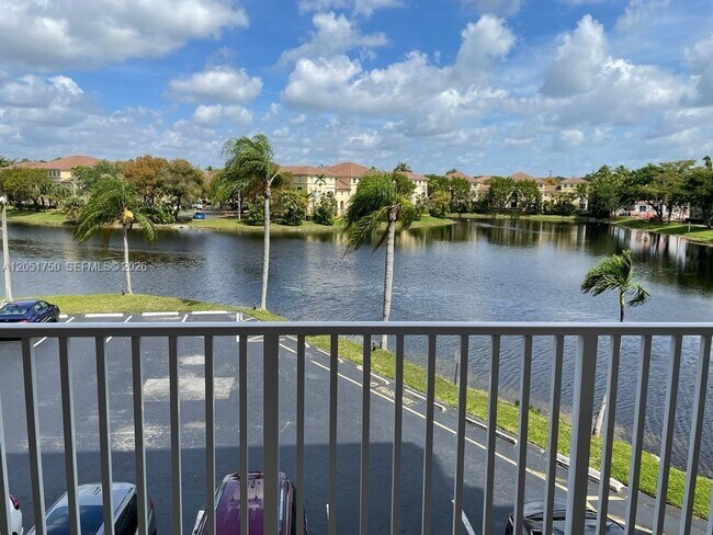 Building Photo - 250 Jacaranda Dr