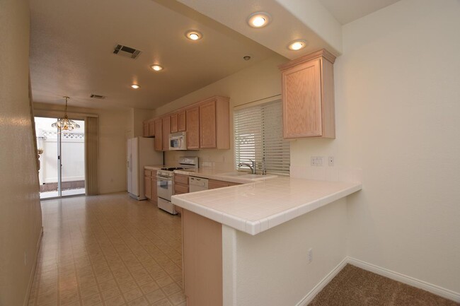 Building Photo - Nice 3 bedroom 2.5 bath home in a gated co...