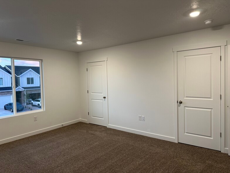 Master Room Closets - 1157 W Hidden Spring Dr