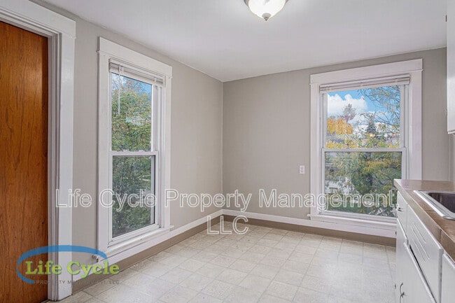 Building Photo - 1004 Chatham St NW