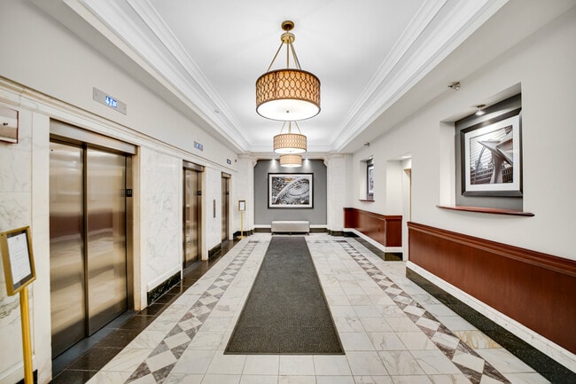 Building Photo - 40 E 9th St