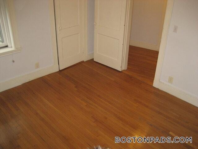 Building Photo - 137 Park Dr