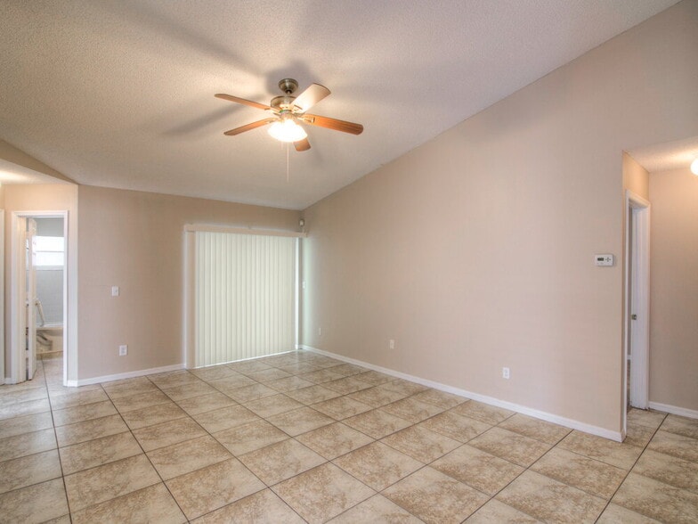 Building Photo - 1571 Oak Hill Trail
