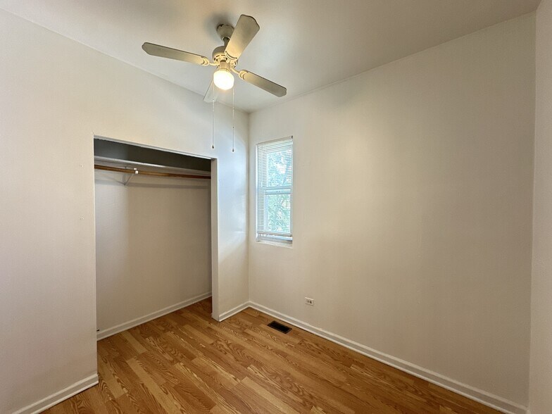 Building Photo - 1717 N Kimball Ave