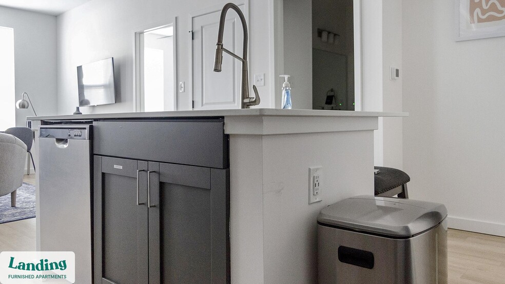 Building Photo - 650 N Main St