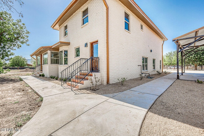 Building Photo - 137 Lanell Dr