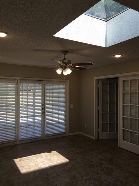 Building Photo - 3113 Kensington Dr