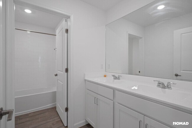 Building Photo - Spacious 5BR House in Fort Pierce, minutes...