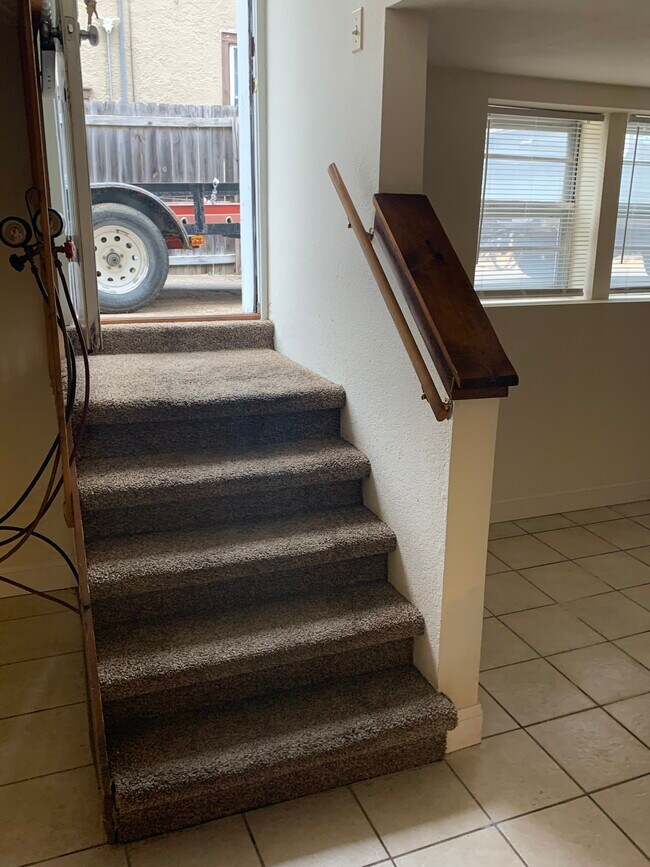 Entry - 1206 Lakeview Ave