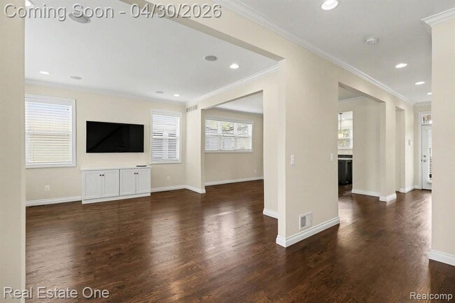 Building Photo - 714 E University Ave